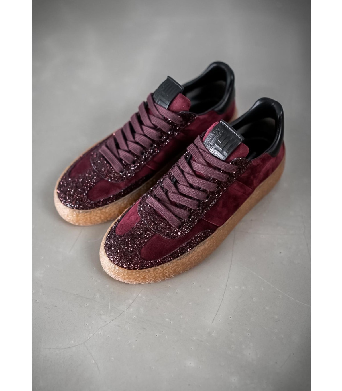 zapatillas PIT en color burdeos - kennel-schmenger