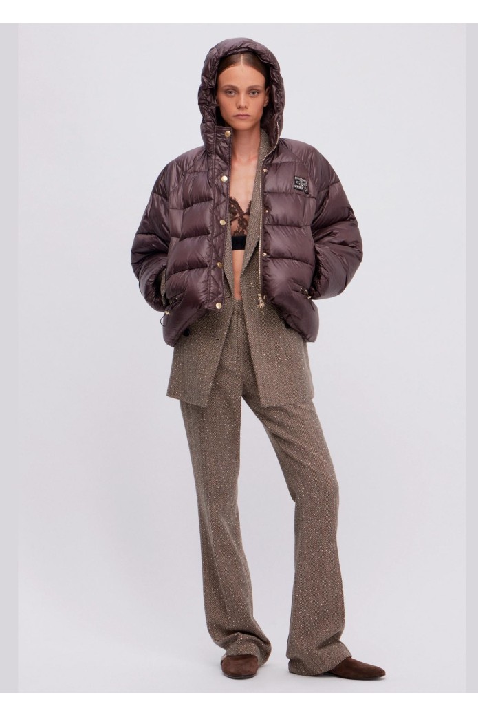 CHAQUETA DE PLUMAS CAPA CON LOGOTIPO DE JOYA - ermanno firenze