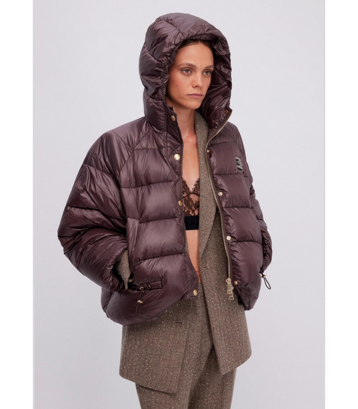 CHAQUETA DE PLUMAS CAPA CON LOGOTIPO DE JOYA - ermanno firenze